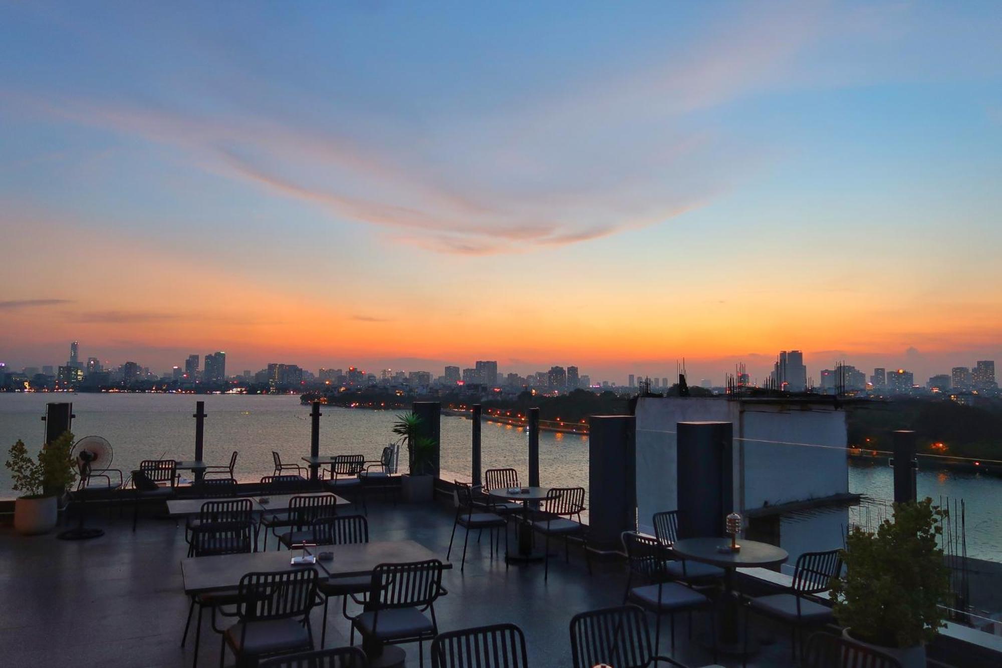 Margaery Boutique Apartment & Skyon9 Rooftop Bar Ханой Екстериор снимка