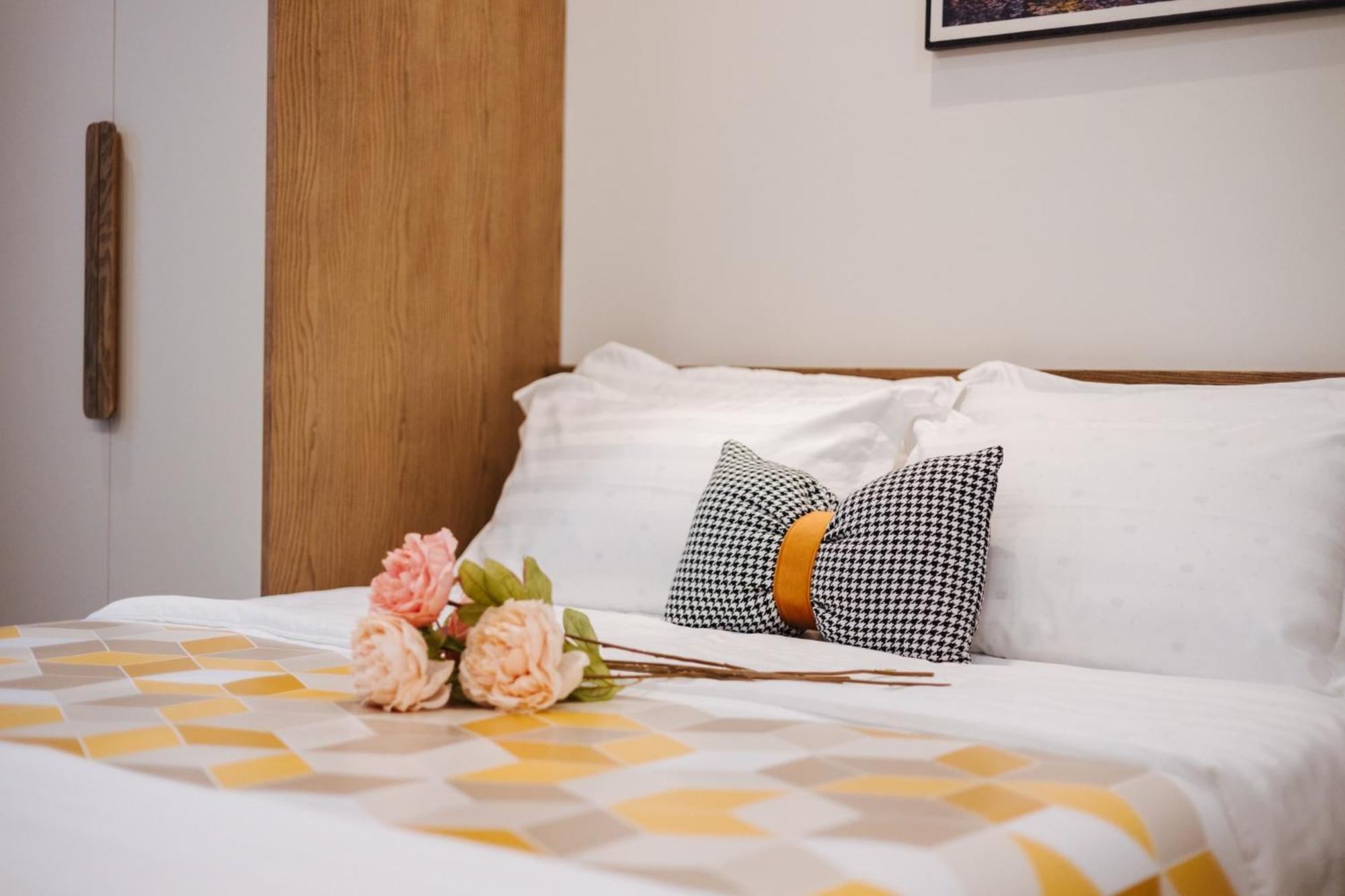 Margaery Boutique Apartment & Skyon9 Rooftop Bar Ханой Екстериор снимка