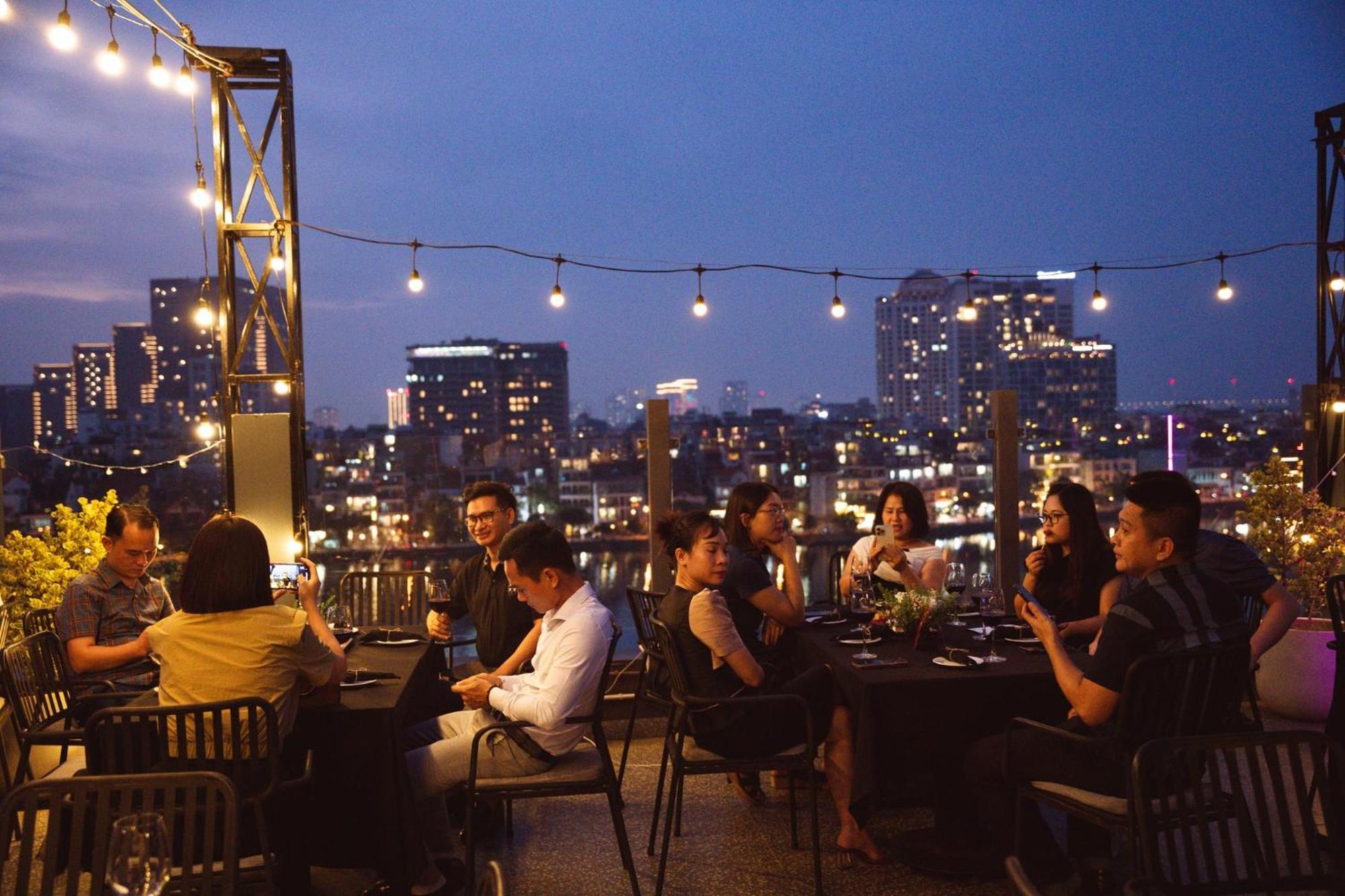 Margaery Boutique Apartment & Skyon9 Rooftop Bar Ханой Екстериор снимка